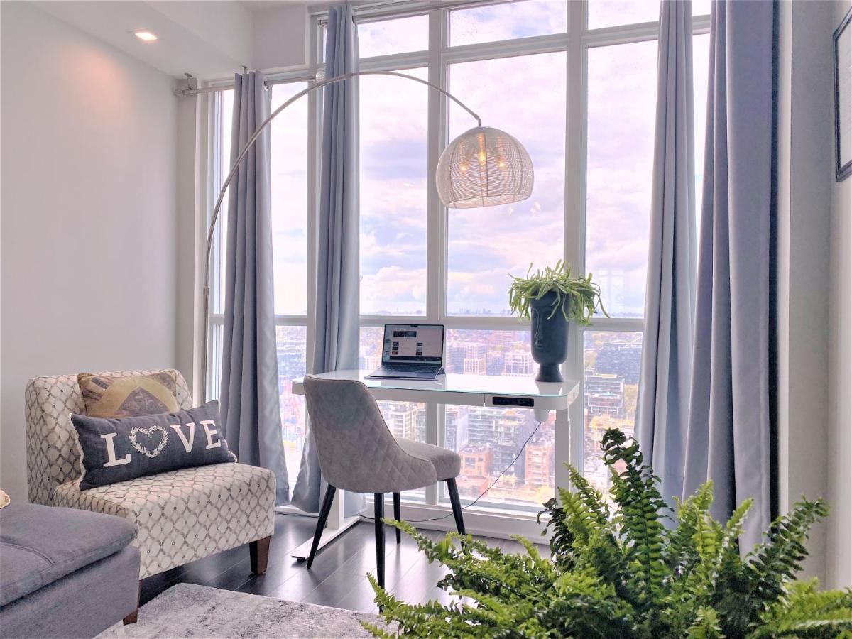 Tvhr - Luxury Condos In Heart Of Downtown Торонто Экстерьер фото