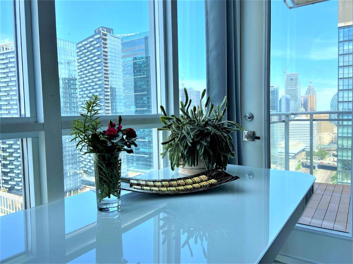 Tvhr - Luxury Condos In Heart Of Downtown Торонто Экстерьер фото