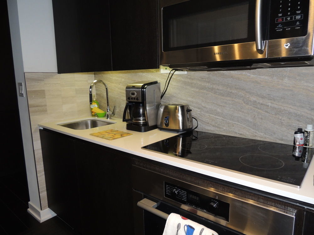 Tvhr - Luxury Condos In Heart Of Downtown Торонто Экстерьер фото