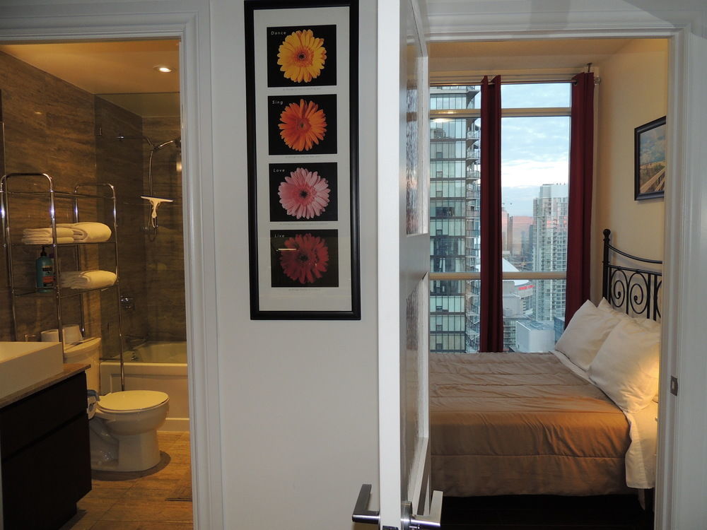 Tvhr - Luxury Condos In Heart Of Downtown Торонто Экстерьер фото