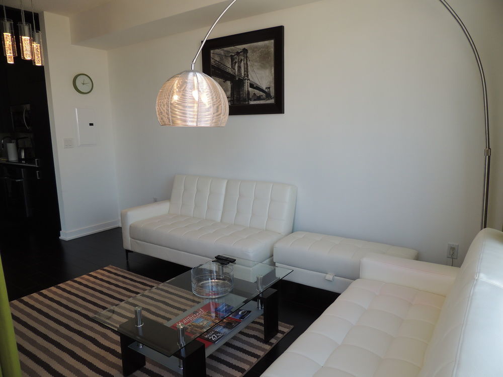 Tvhr - Luxury Condos In Heart Of Downtown Торонто Экстерьер фото