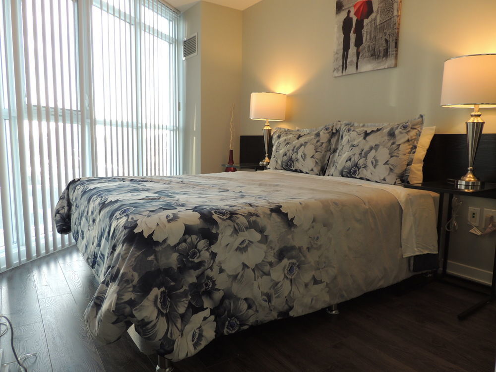 Tvhr - Luxury Condos In Heart Of Downtown Торонто Экстерьер фото