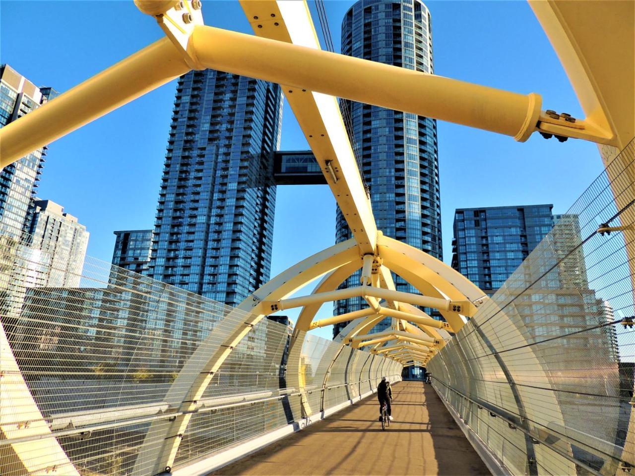 Tvhr - Luxury Condos In Heart Of Downtown Торонто Экстерьер фото