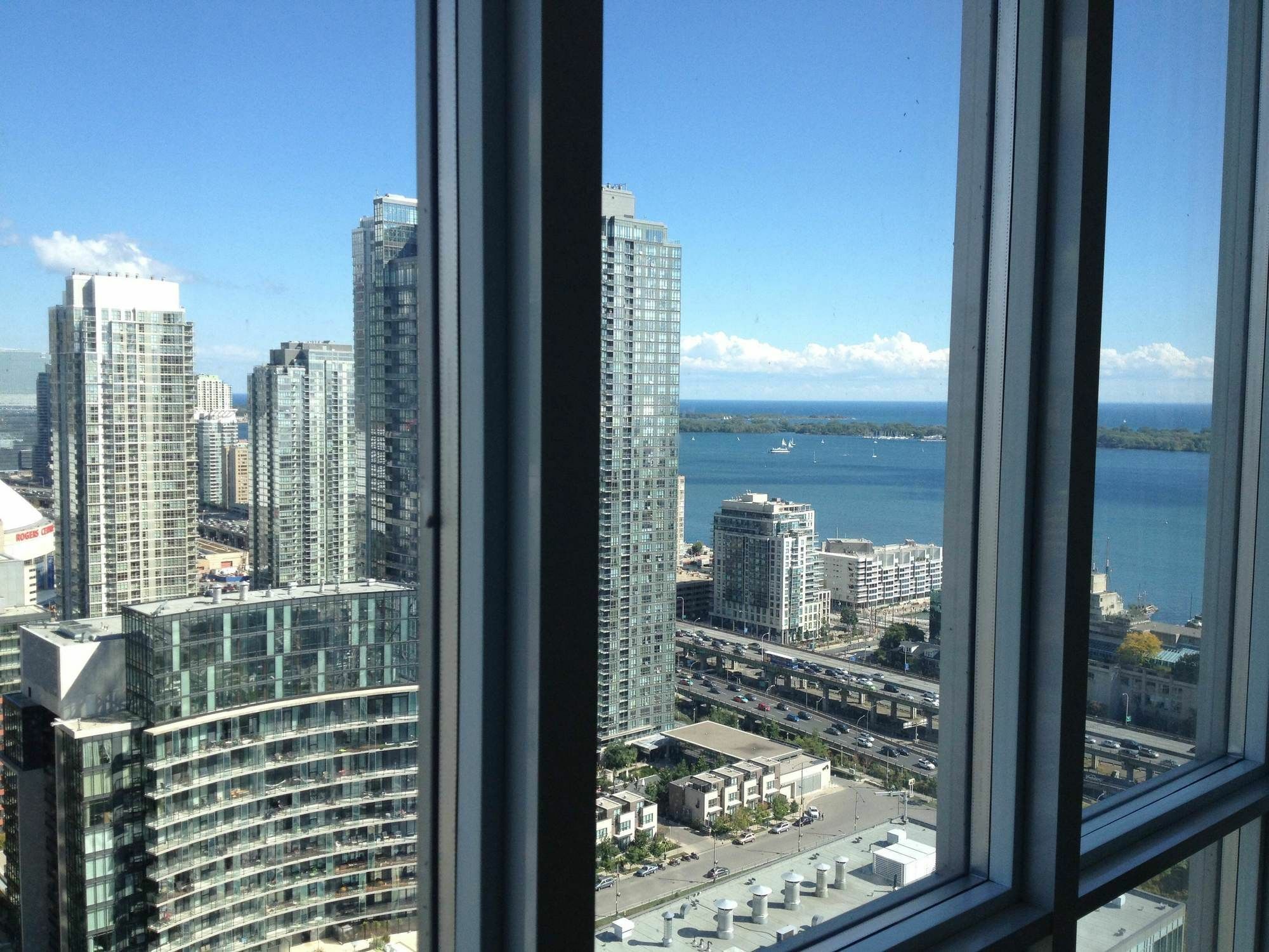 Tvhr - Luxury Condos In Heart Of Downtown Торонто Экстерьер фото