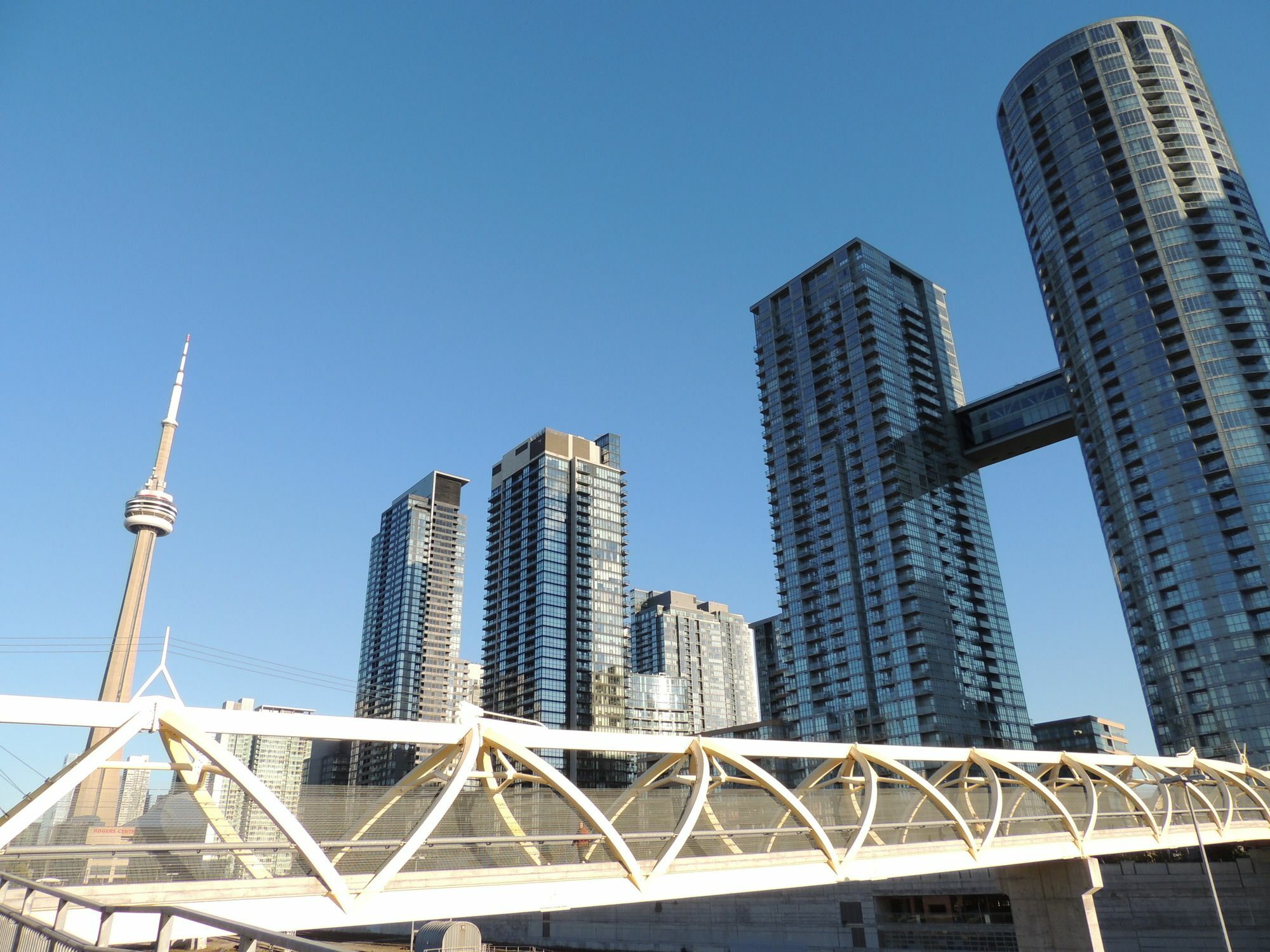 Tvhr - Luxury Condos In Heart Of Downtown Торонто Экстерьер фото