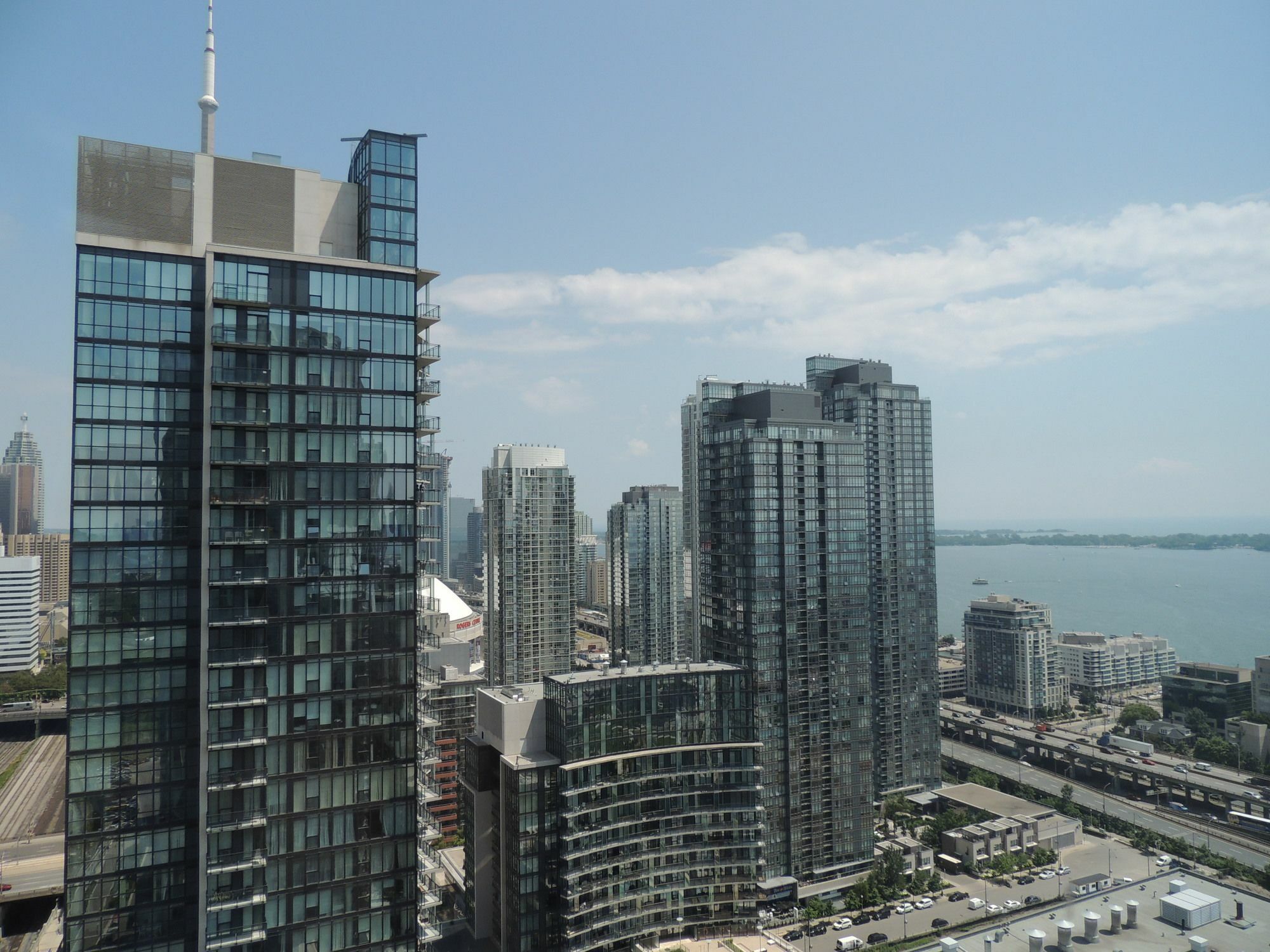 Tvhr - Luxury Condos In Heart Of Downtown Торонто Экстерьер фото